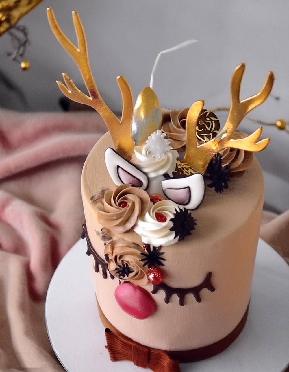 Add A Reindeer Face To A Party Cake