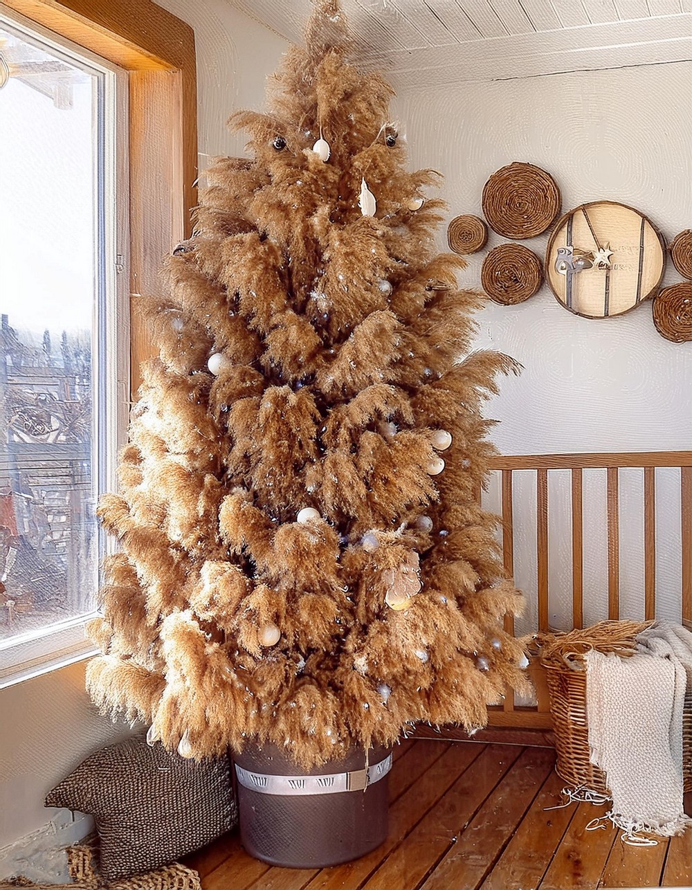 Add a Vintage Flair to your Home with the Pampas Tree