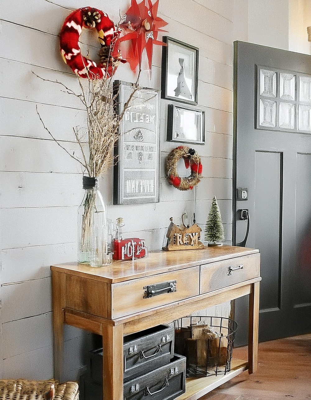 Christmas Gallery Wall to Spruce Up Your Home