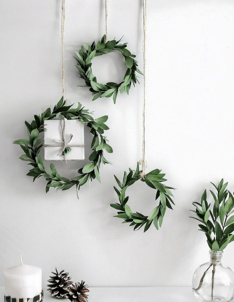 Create a Festive Wreath with Mini Gift-Card Boxes