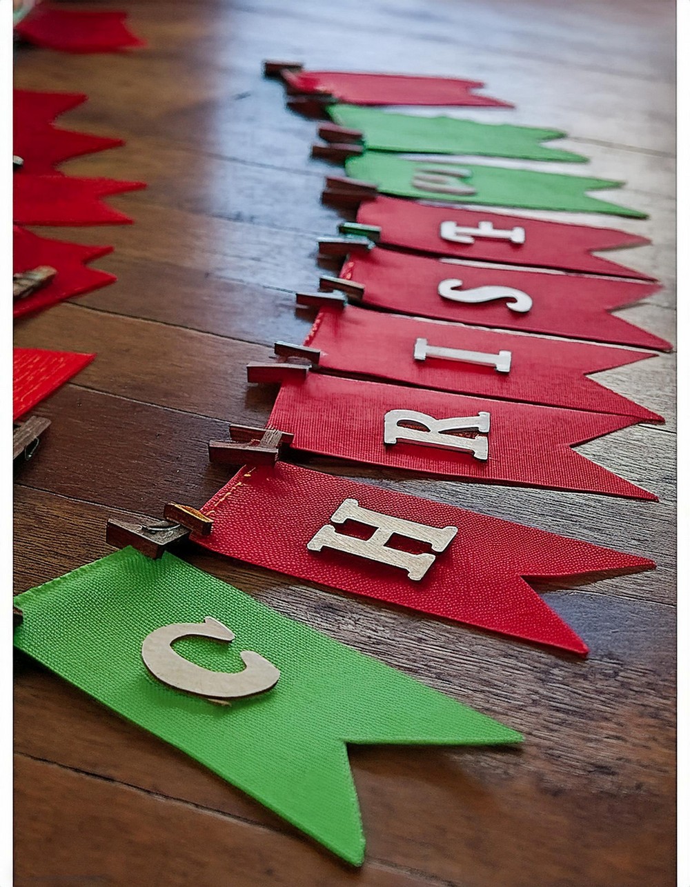 DIY Craft Paper Christmas Banner