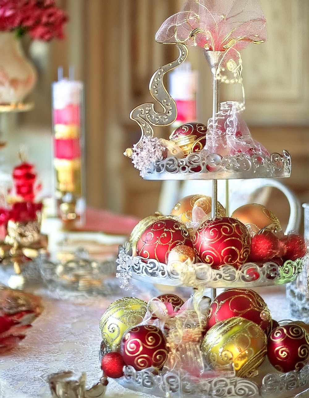 Elegantly Accent Your Cake Stand with Matching Ornaments