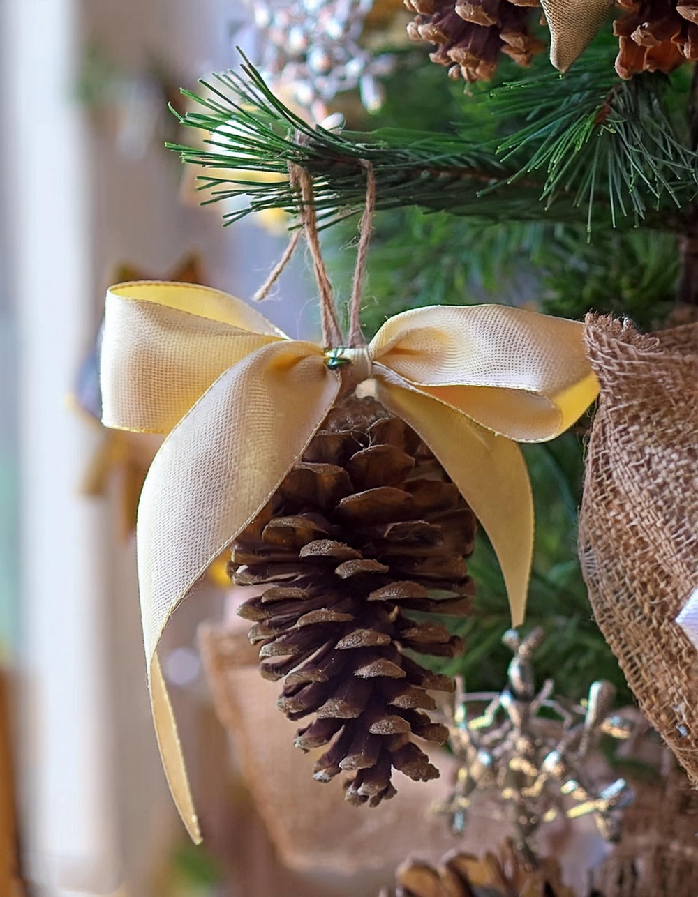 Simple Natural Pinecone Ornament