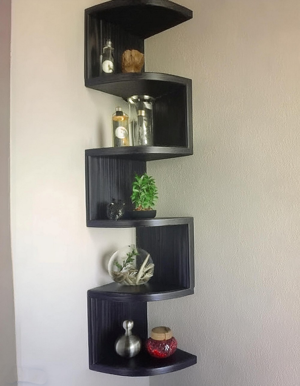 Alternating Corner Wood Shelf