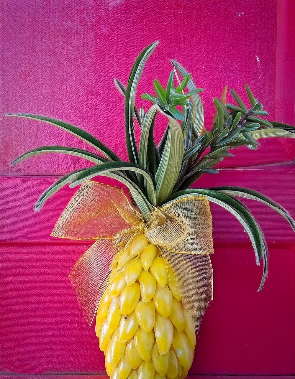 Make a DIY Pineapple Wreath for the Holidays