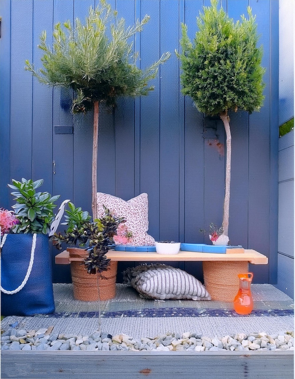 Planter Mounted Pallet Bench