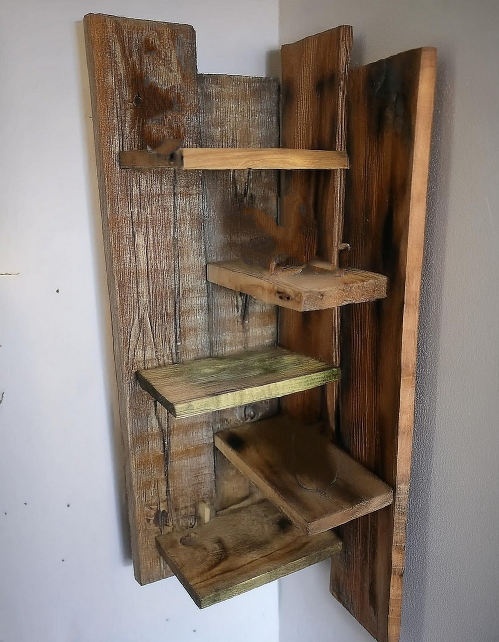 Reclaimed Pallet Corner Shelves