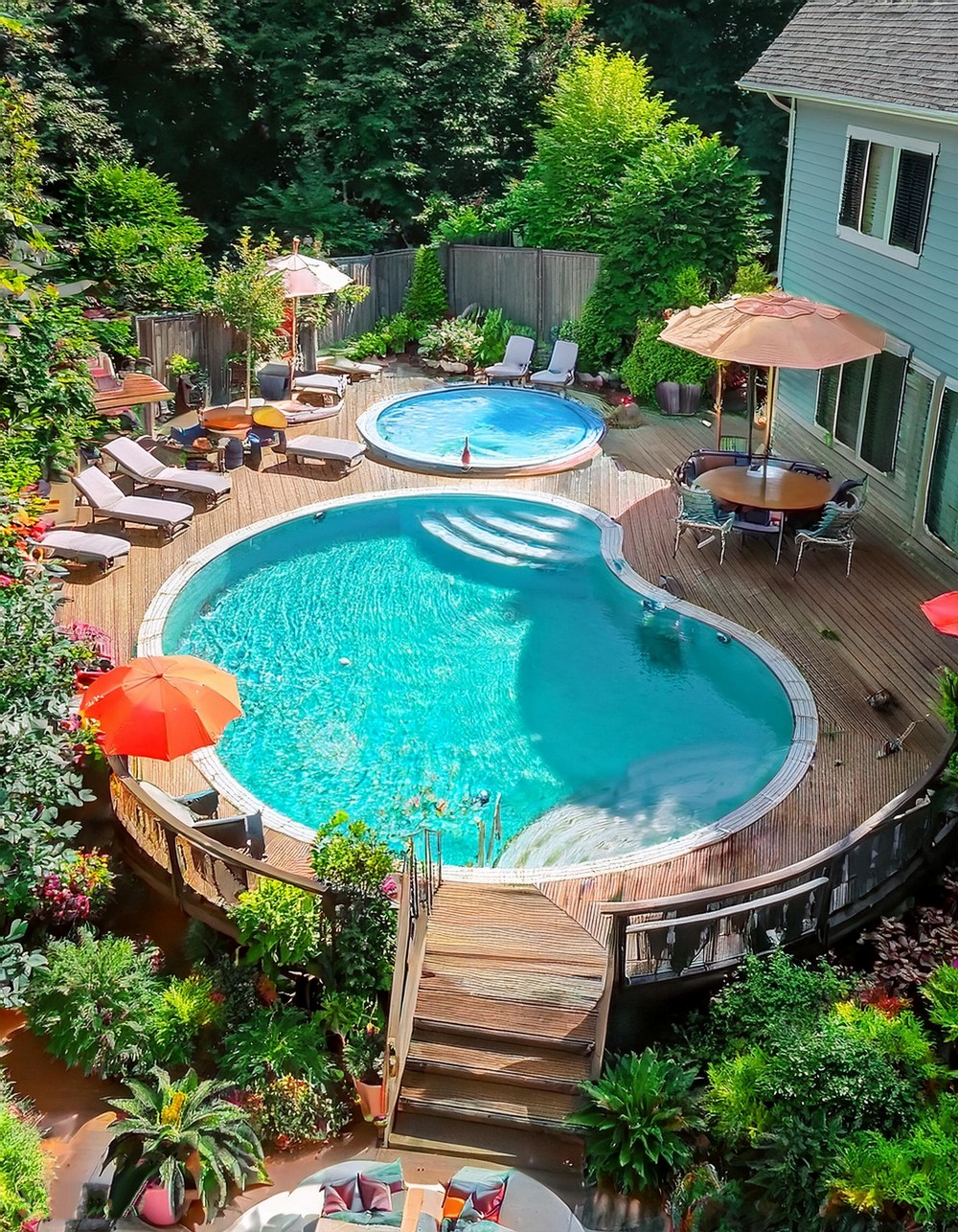 Round Pool with Multi-Level Deck