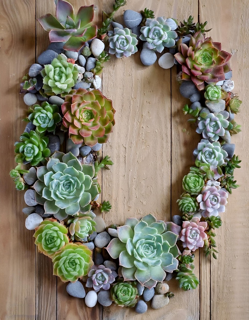 Succulent Garland with Rosettes and Pebbles